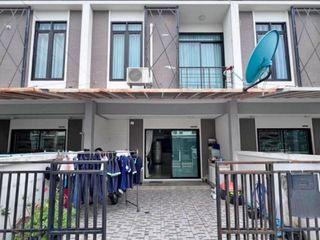 Reihenhaus zum Kauf mit 2 Zimmer in Si Racha, Chonburi