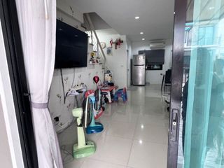 Reihenhaus zum Kauf mit 2 Zimmer in Si Racha, Chonburi