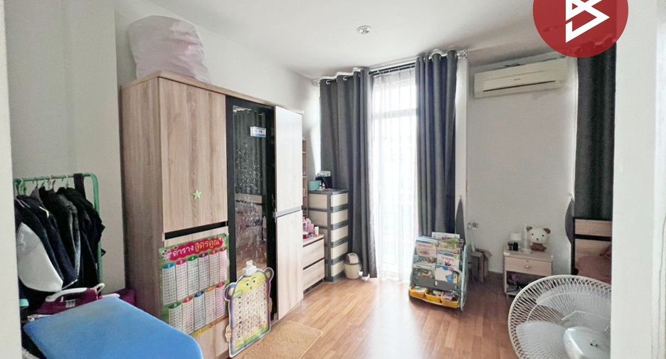 Reihenhaus zum Kauf mit 2 Zimmer in Si Racha, Chonburi