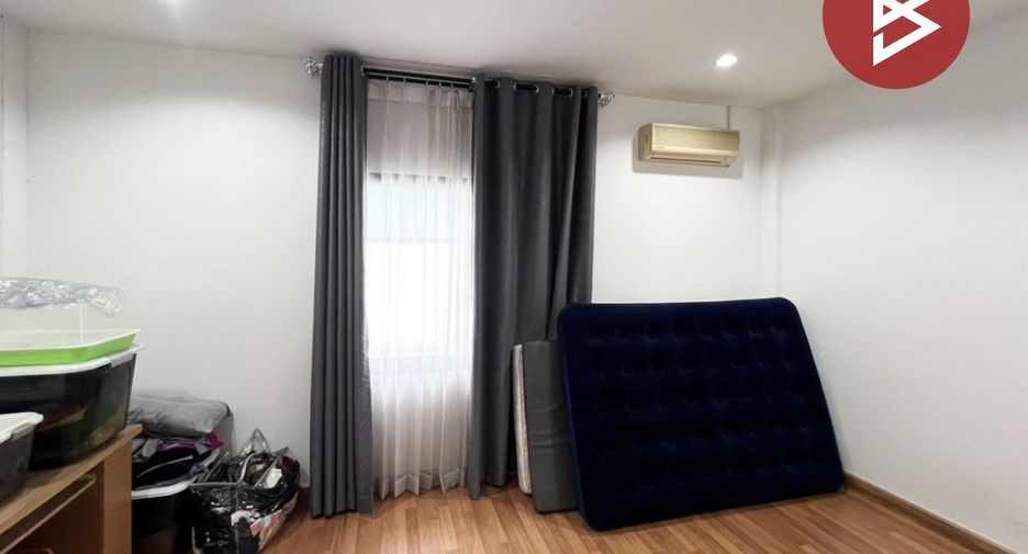 Reihenhaus zum Kauf mit 2 Zimmer in Si Racha, Chonburi