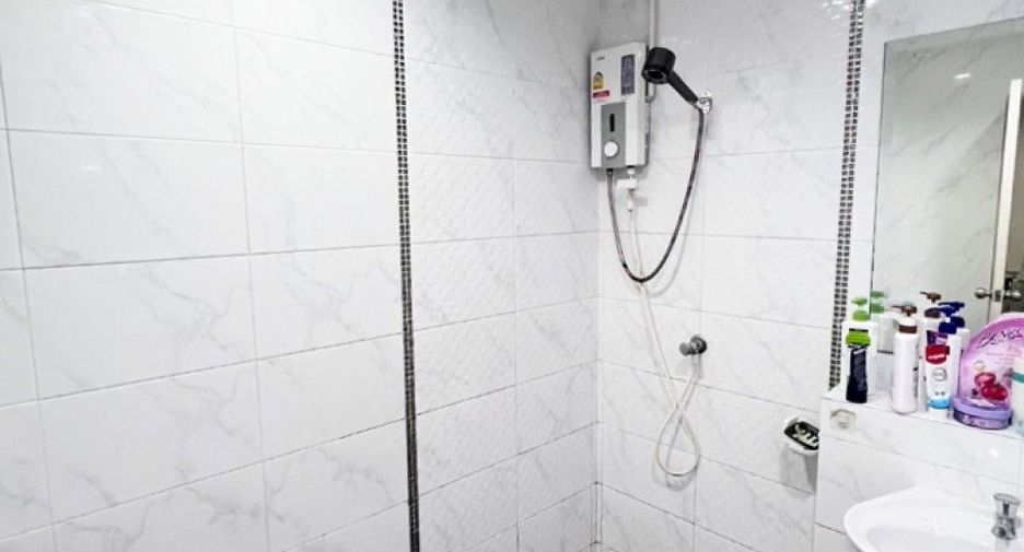 Reihenhaus zum Kauf mit 2 Zimmer in Si Racha, Chonburi