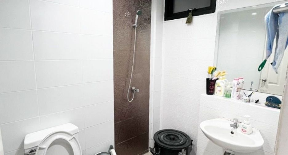 Reihenhaus zum Kauf mit 2 Zimmer in Si Racha, Chonburi