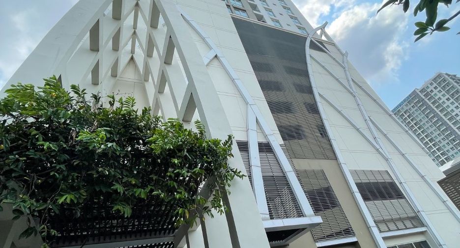 For rent and for sale 2 bedrooms condo in Yan Nawa, Bangkok