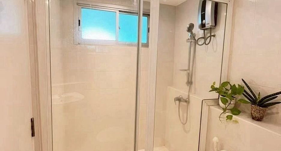 For sale 1 bed condo in Khlong Toei, Bangkok