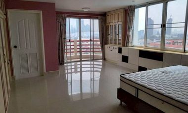 For rent 3 bedrooms condo in Khlong San, Bangkok