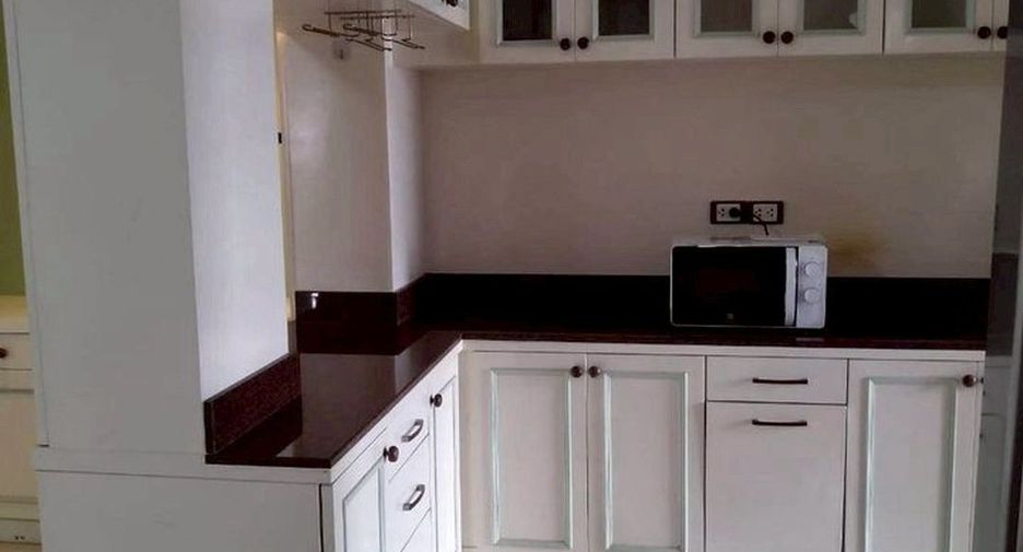 For rent 3 bedrooms condo in Khlong San, Bangkok