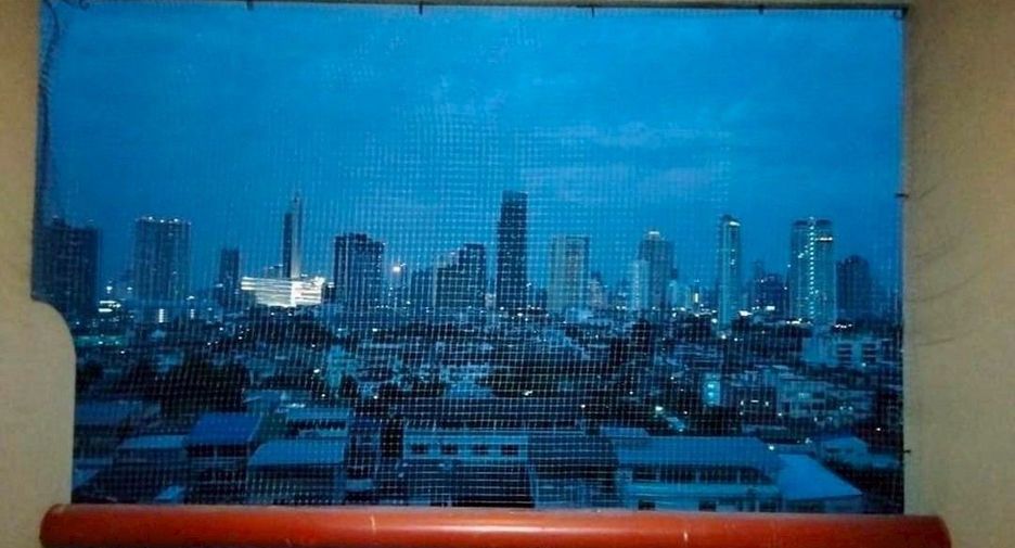 For rent 3 bedrooms condo in Khlong San, Bangkok