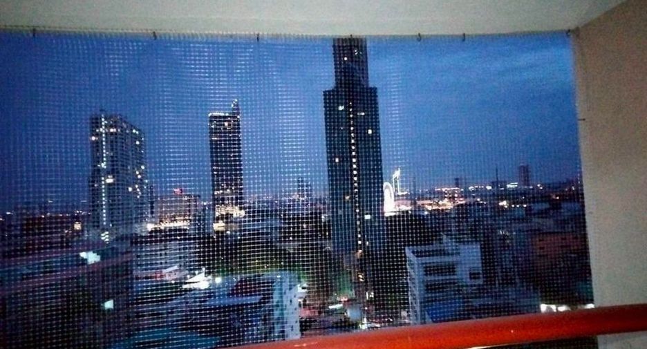 For rent 3 bedrooms condo in Khlong San, Bangkok