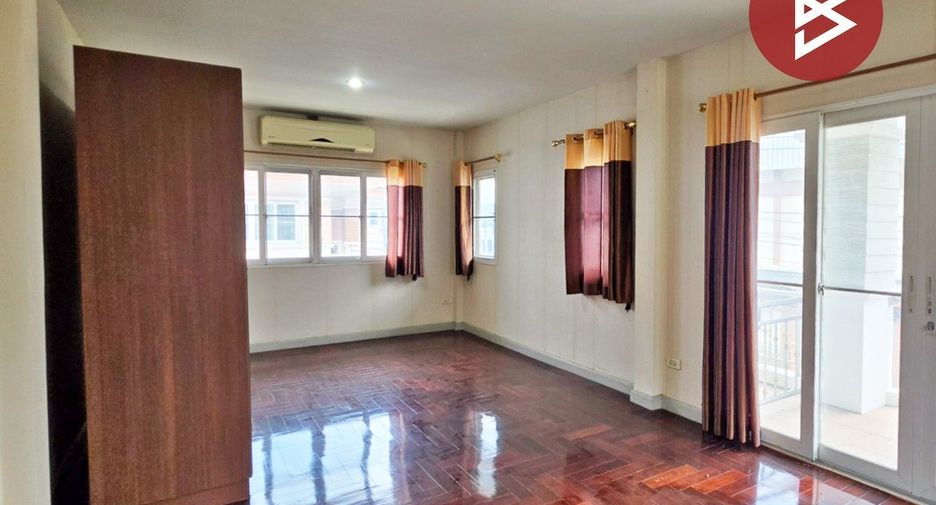 For sale 3 bedrooms house in Mueang Nonthaburi, Nonthaburi