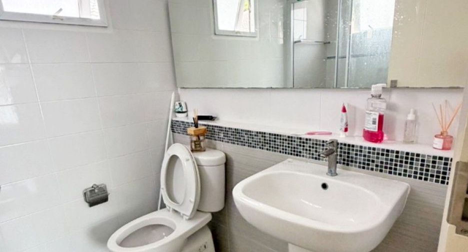 For sale 3 bedrooms house in Mueang Nakhon Ratchasima, Nakhon Ratchasima