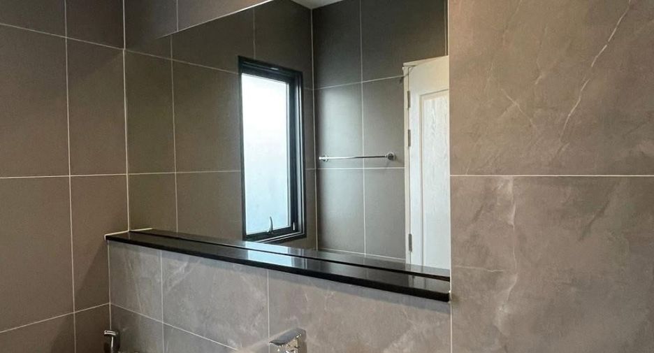 For sale 4 bedrooms house in Bang Kruai, Nonthaburi