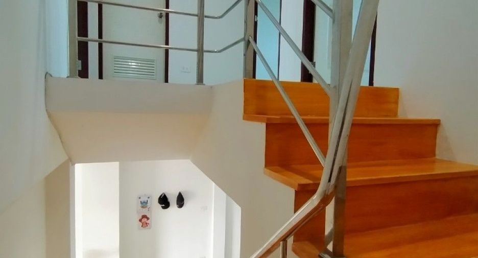 For sale 3 bedrooms townhouse in Mueang Samut Sakhon, Samut Sakhon