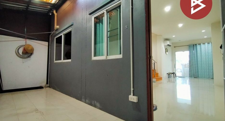For sale 3 bedrooms townhouse in Mueang Samut Sakhon, Samut Sakhon