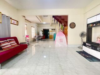 Casa adosada en venta de 3 habitaciones en Mueang Chon Buri, Chonburi