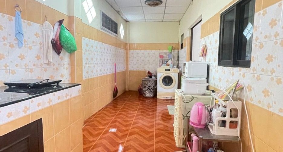 For sale 3 ベッドルーム townhouse in Mueang Chon Buri, Chonburi