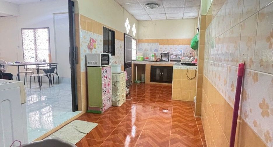 For sale 3 ベッドルーム townhouse in Mueang Chon Buri, Chonburi