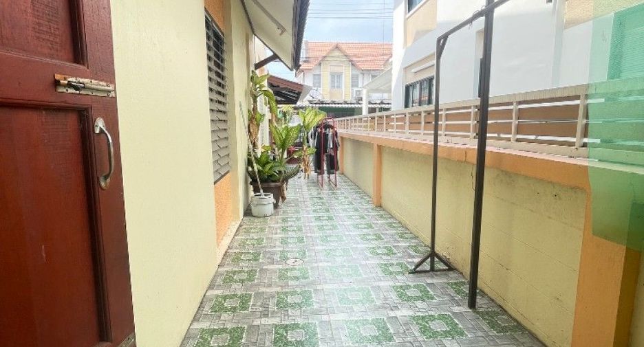 For sale 3 ベッドルーム townhouse in Mueang Chon Buri, Chonburi