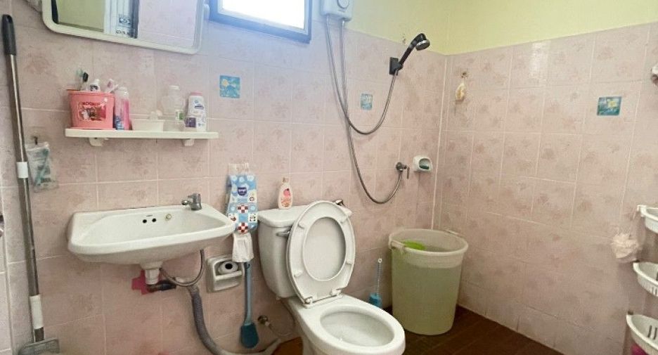 For sale 3 ベッドルーム townhouse in Mueang Chon Buri, Chonburi