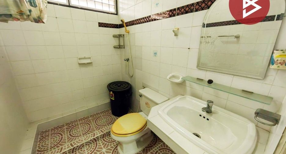 For sale 3 bedrooms townhouse in Bang Kapi, Bangkok