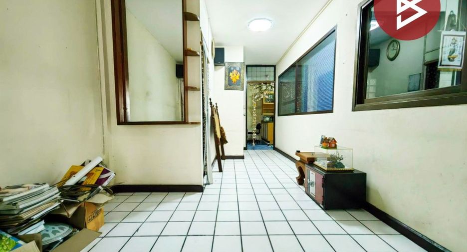 For sale 3 bedrooms townhouse in Bang Kapi, Bangkok