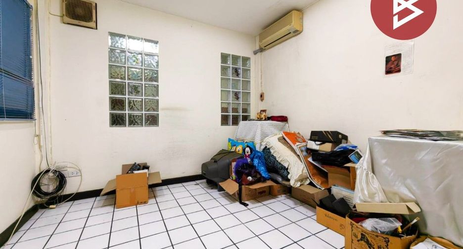 For sale 3 bedrooms townhouse in Bang Kapi, Bangkok