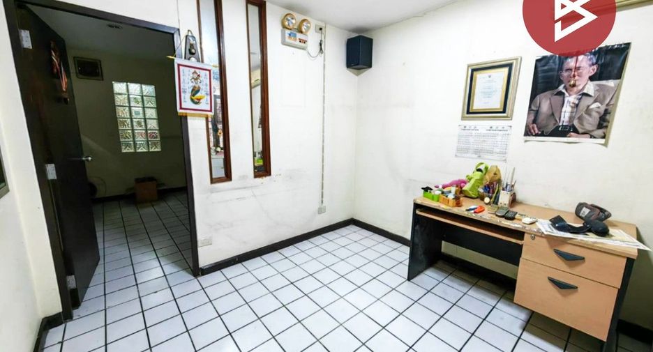 For sale 3 bedrooms townhouse in Bang Kapi, Bangkok