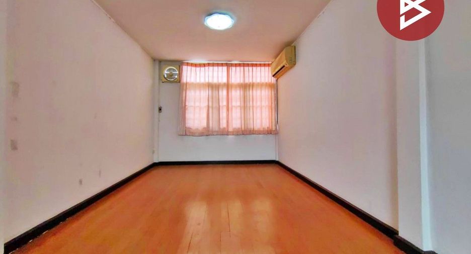 For sale 3 bedrooms townhouse in Bang Kapi, Bangkok