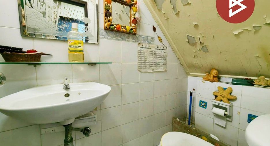 For sale 3 bedrooms townhouse in Bang Kapi, Bangkok