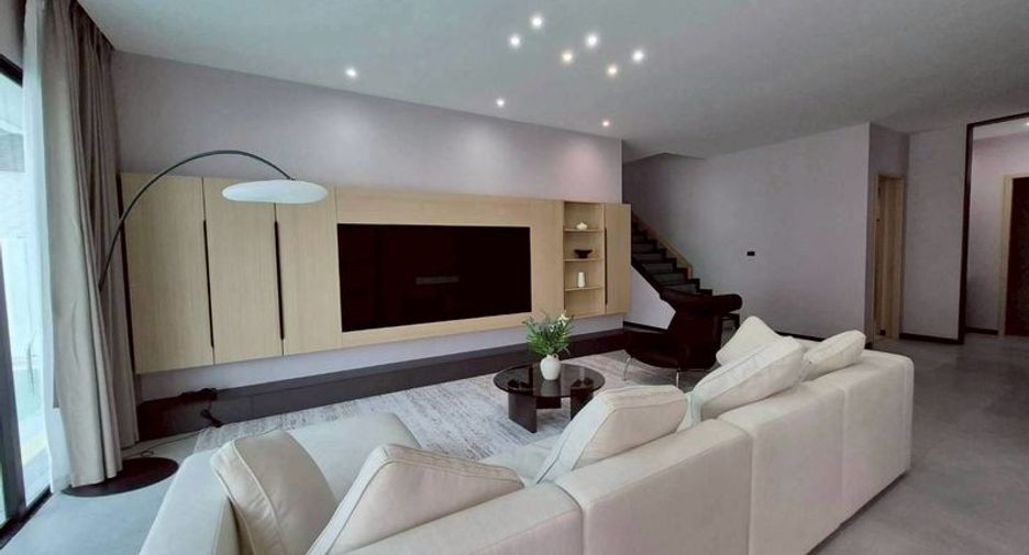 For sale 5 ベッドルーム villa in Pratumnak, Pattaya