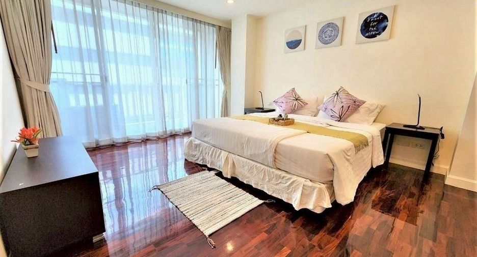 For rent 3 bedrooms condo in Sathon, Bangkok