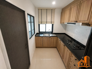 出租 4 卧室 独立屋 在 Mueang Pathum Thani, Pathum Thani