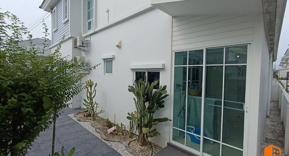 For rent 4 bedrooms house in Mueang Pathum Thani, Pathum Thani
