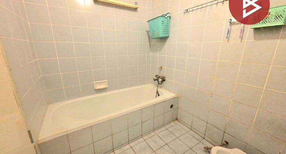 Reihenhaus zum Kauf mit 2 Zimmer in Si Racha, Chonburi