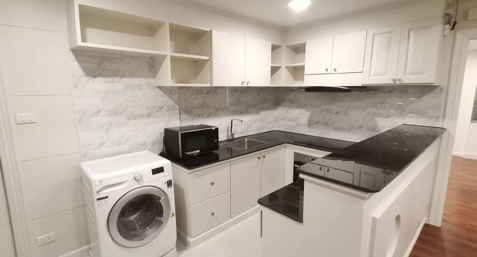 For rent 2 bedrooms condo in Khlong Toei, Bangkok