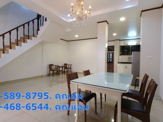 出租 3 卧室 联排别墅 在 Khlong Toei, 曼谷