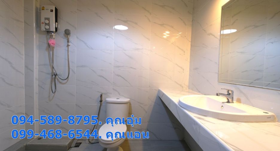 For rent 3 bedrooms townhouse in Khlong Toei, Bangkok
