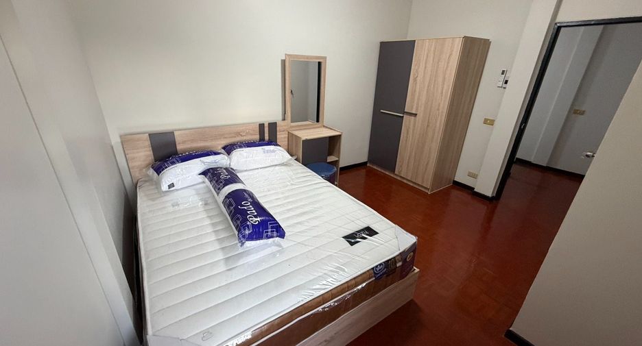 For rent 3 bedrooms townhouse in Hang Dong, Chiang Mai