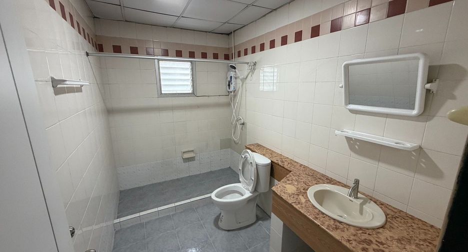 For rent 3 bedrooms townhouse in Hang Dong, Chiang Mai