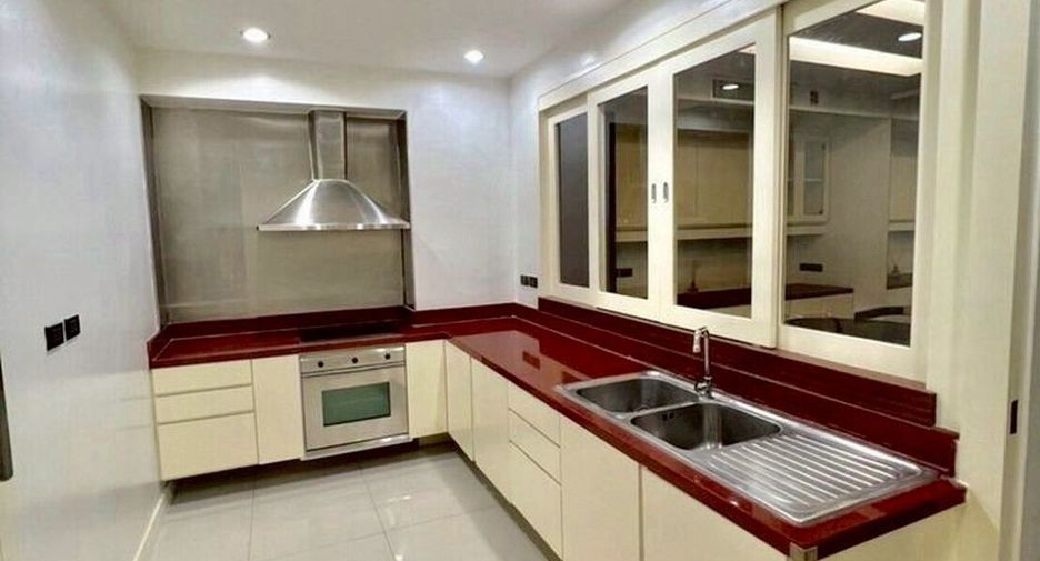 Wohnung zur Miete mit 3 Zimmer in Khlong Toei, Bangkok