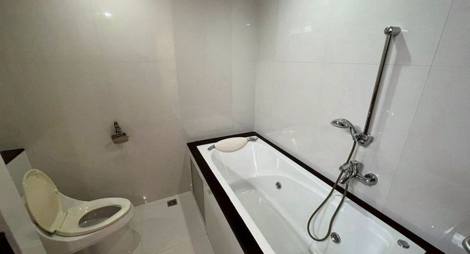 Wohnung zur Miete mit 3 Zimmer in Khlong Toei, Bangkok