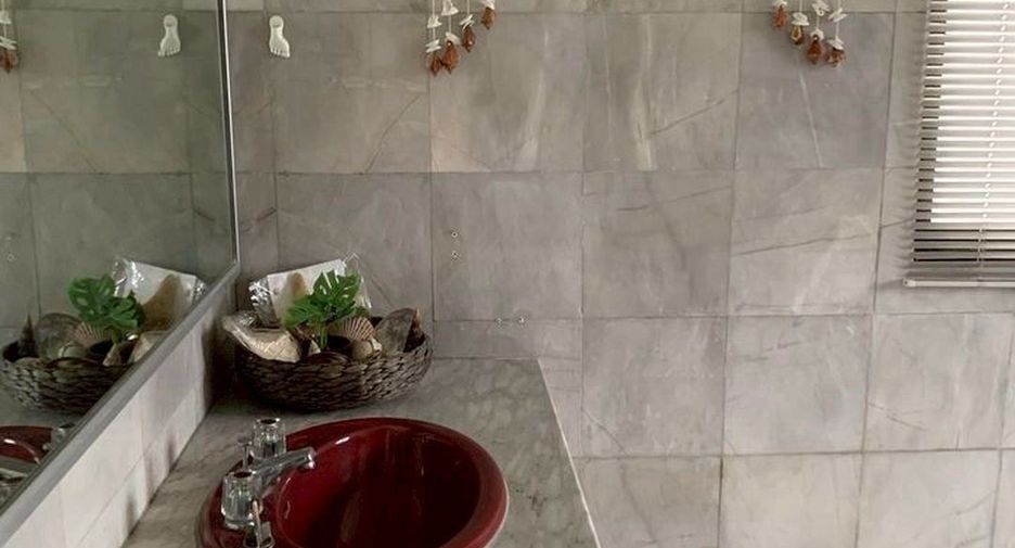 For rent 3 bedrooms condo in Watthana, Bangkok