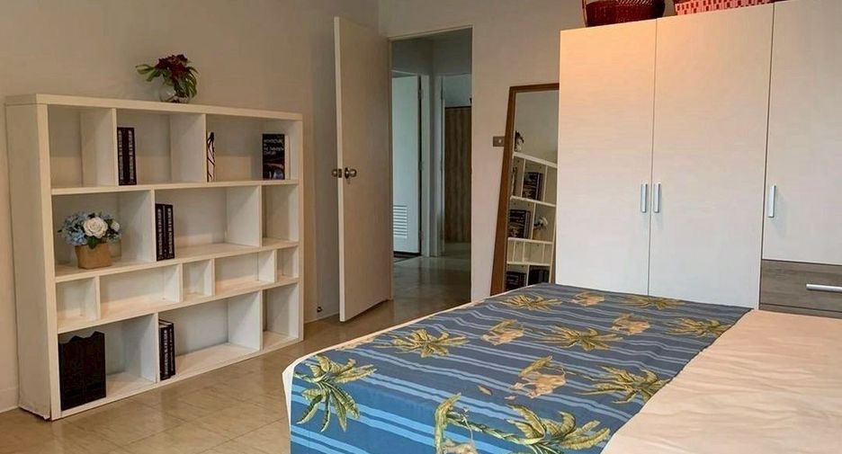 For rent 3 bedrooms condo in Watthana, Bangkok