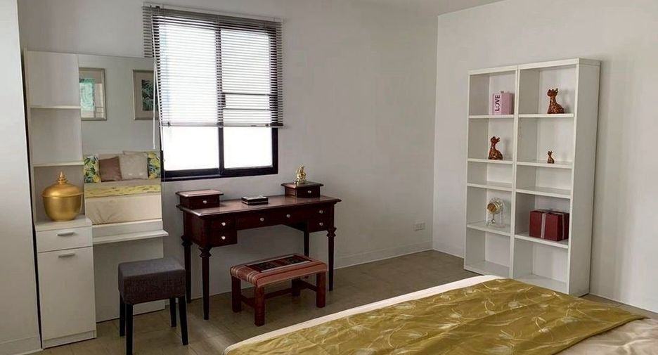 For rent 3 bedrooms condo in Watthana, Bangkok