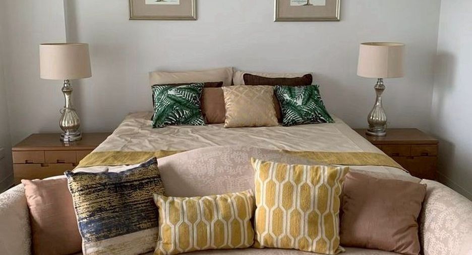 For rent 3 bedrooms condo in Watthana, Bangkok