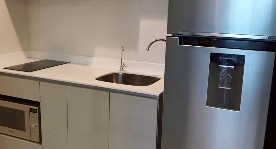 For rent 3 bedrooms condo in Watthana, Bangkok