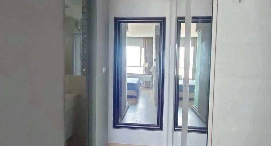 For rent 2 bedrooms condo in Huai Khwang, Bangkok