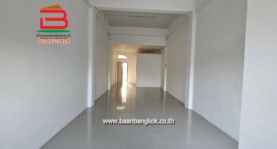Gewerbefläche zur Miete und zum Kauf mit 2 Zimmer in Sam Phran, Nakhon Pathom