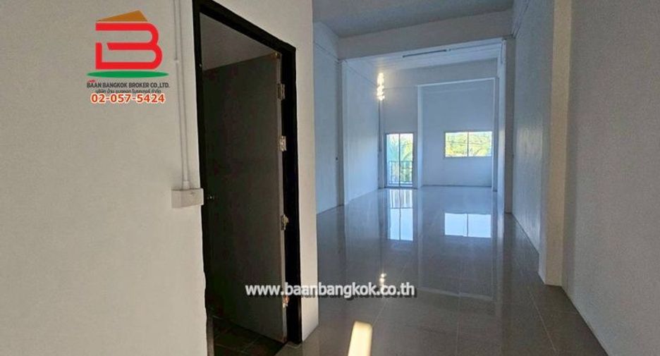 Gewerbefläche zur Miete und zum Kauf mit 2 Zimmer in Sam Phran, Nakhon Pathom
