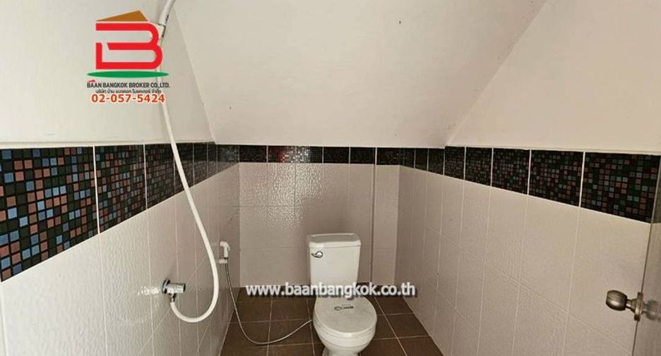 Gewerbefläche zur Miete und zum Kauf mit 2 Zimmer in Sam Phran, Nakhon Pathom