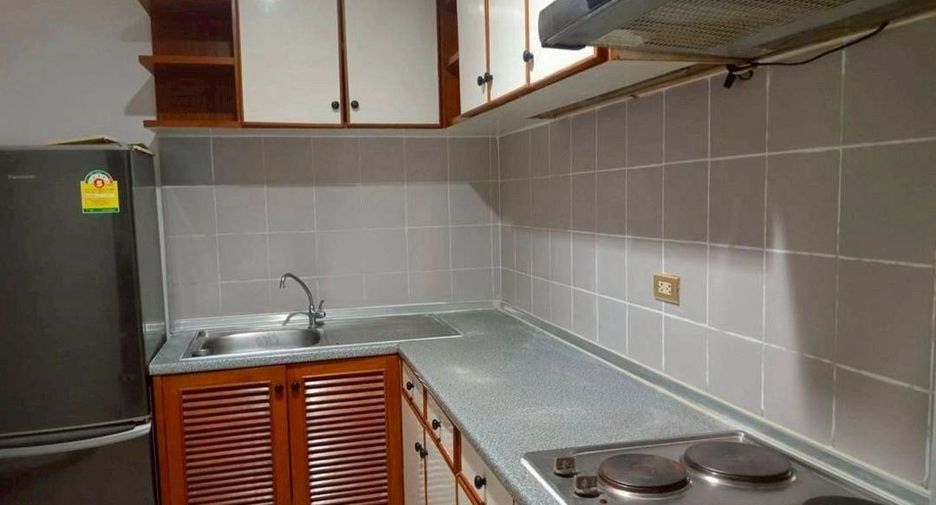 For rent 2 bedrooms condo in Watthana, Bangkok